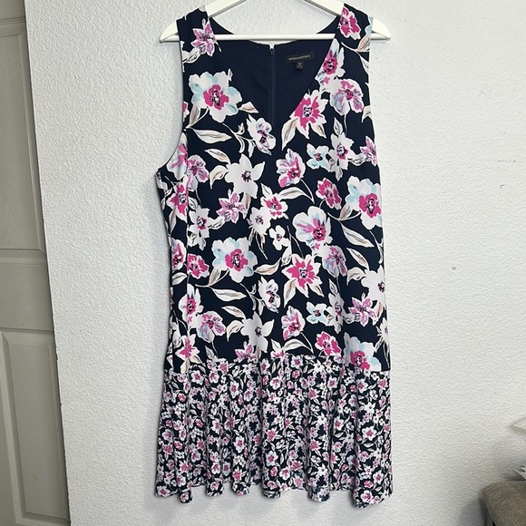 Banana Republic Navy Drop Waist Mixed Floral Flounce Sleeveless Size 16 Tall - Picture 3 of 13